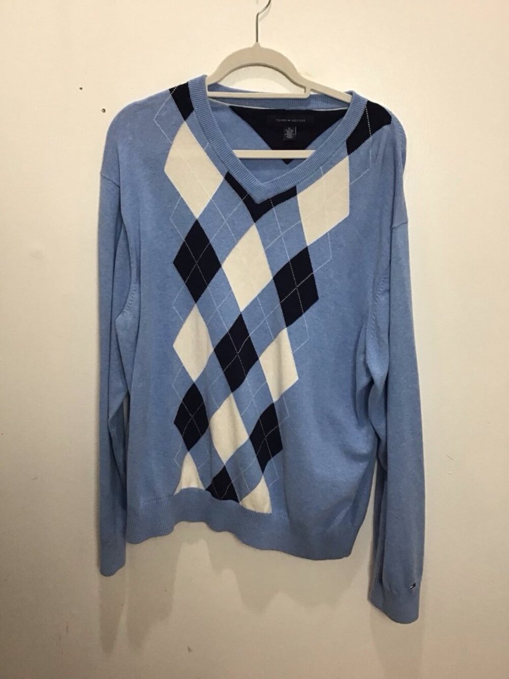 Tommy Hilfiger Men’s XL Blue Argyle V-Neck Cotton Sweater